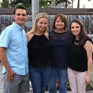 Meet your Posher, Dena